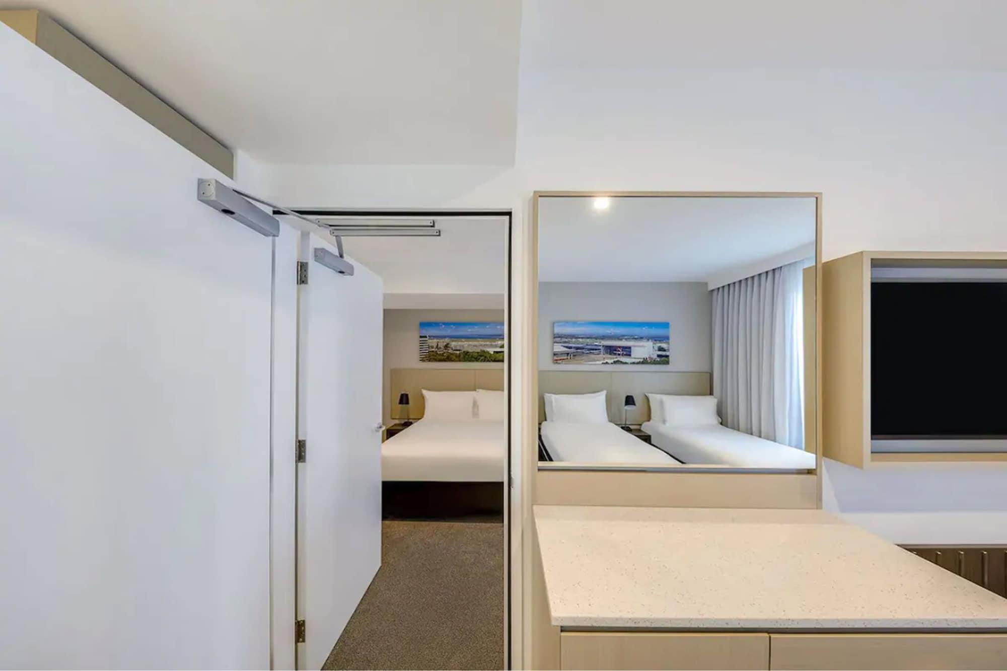 Travelodge Hotel Sydney Airport Εξωτερικό φωτογραφία Room view from the balcony