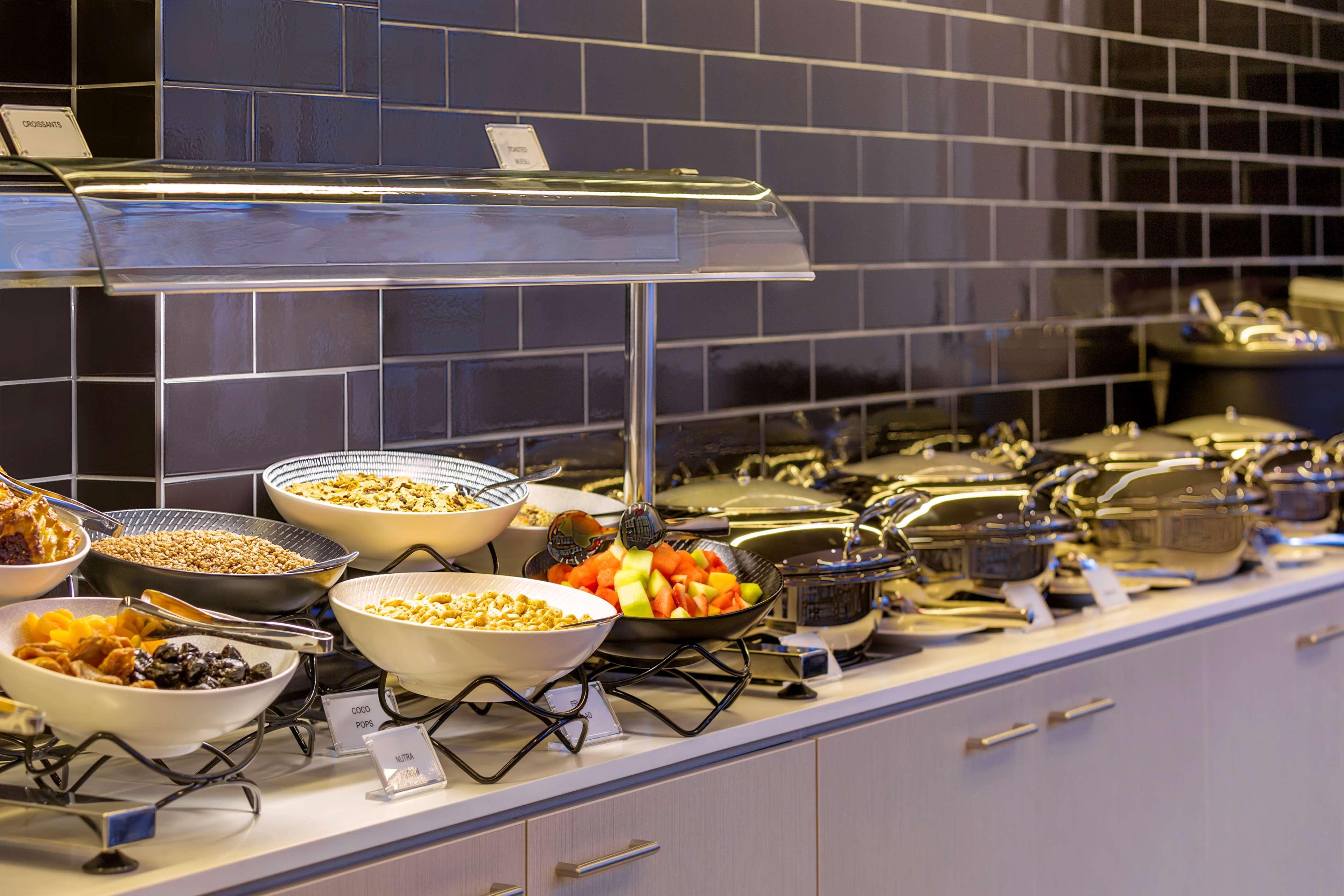 Travelodge Hotel Sydney Airport Εξωτερικό φωτογραφία Breakfast buffet at a hotel