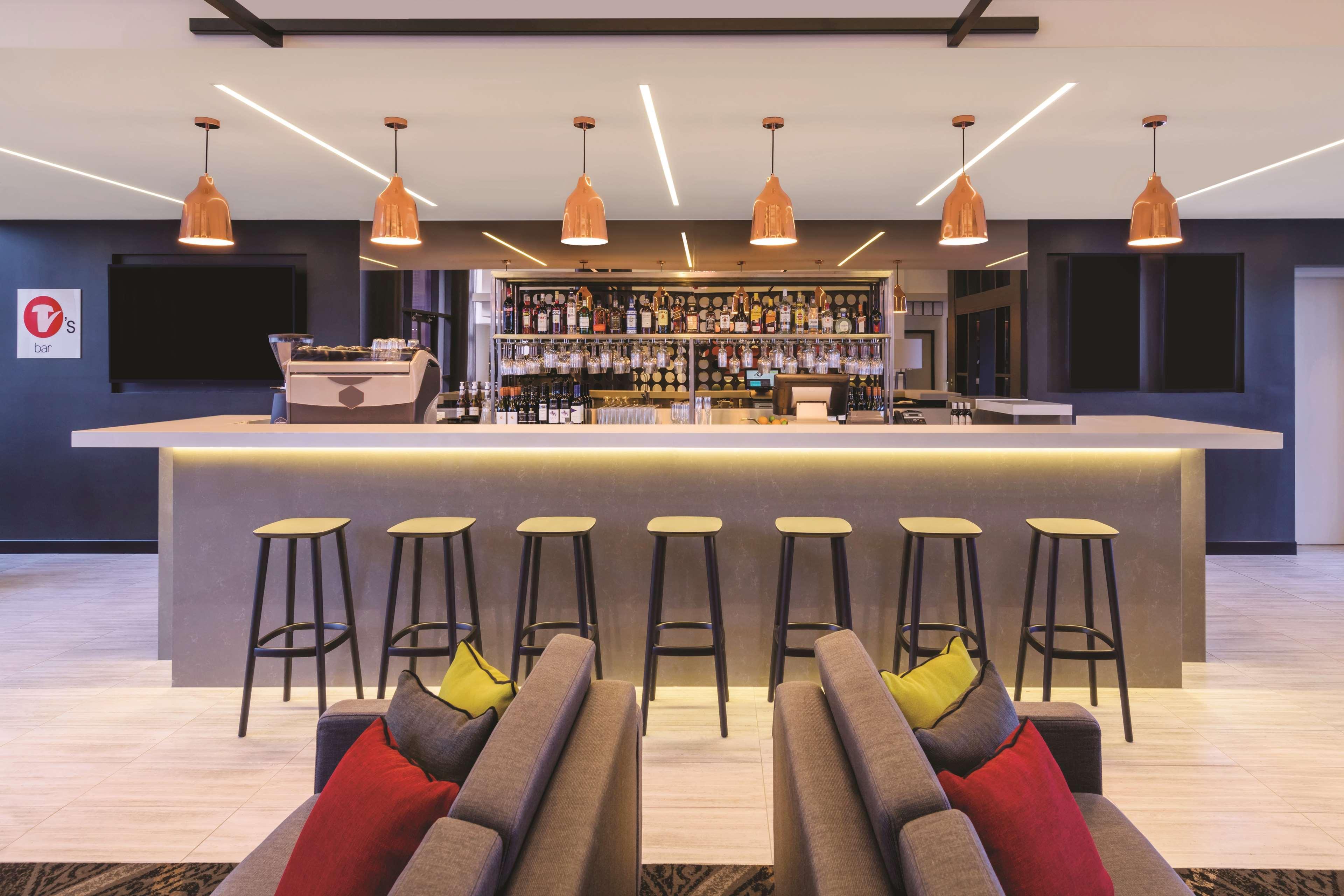 Travelodge Hotel Sydney Airport Εξωτερικό φωτογραφία The bar at the hotel